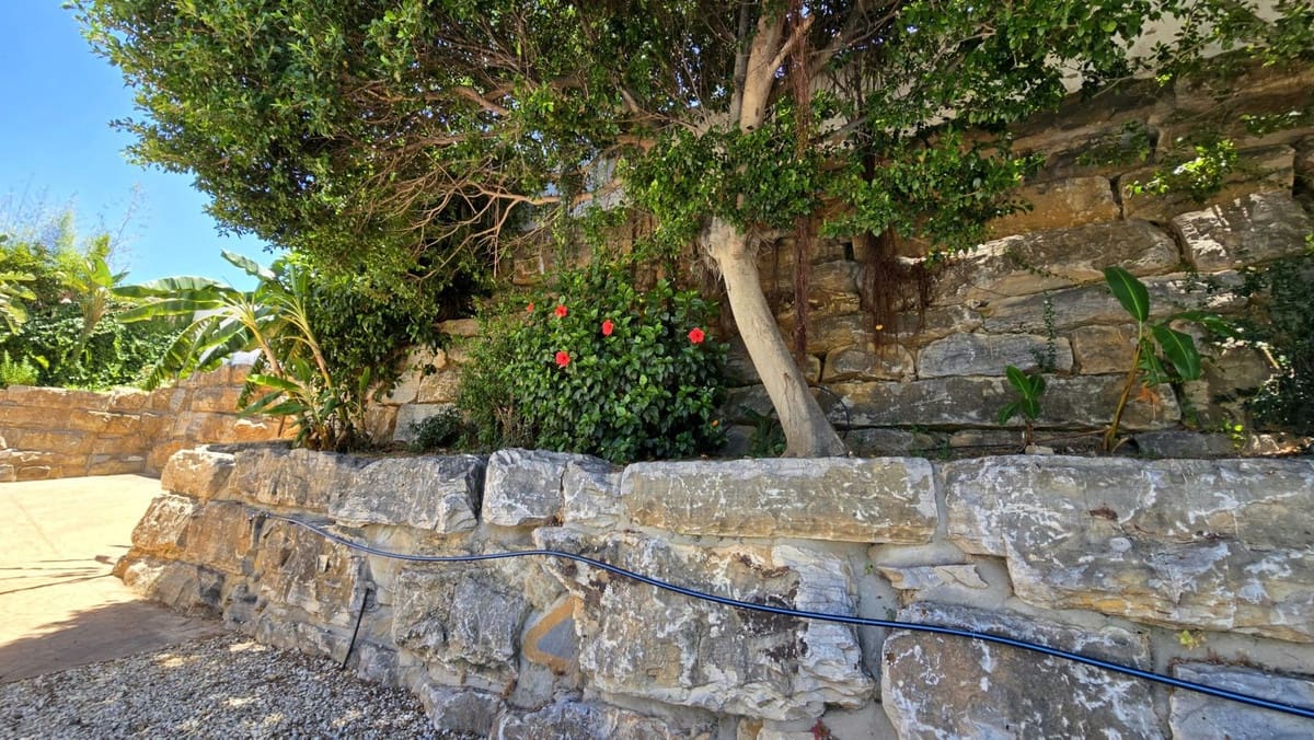 Chalet de 4 habitaciones en Calahonda en venta con piscina - 1.249.000 € (Ref: 9548401)