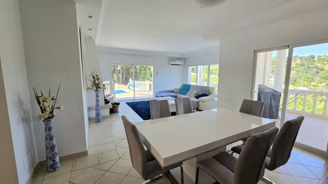 Chalet de 4 habitaciones en Calahonda, Mijas en venta con piscina - 1.249.000 € (Ref: 9548401)