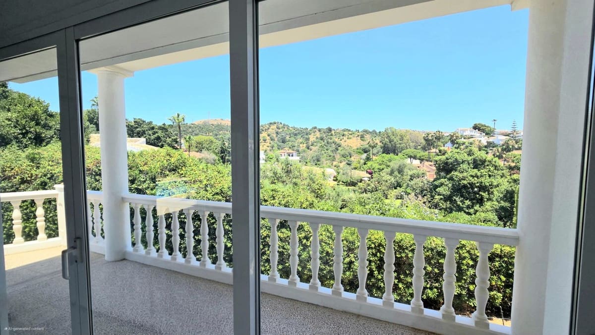 4 bedroom Villa for sale in Calahonda with pool - € 1,249,000 (Ref: 9548401)