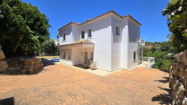Chalet de 4 habitaciones en Calahonda, Mijas en venta con piscina - 1.239.000 € (Ref: 9548401)