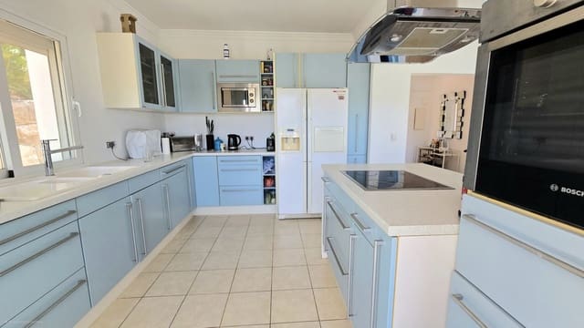 Chalet de 4 habitaciones en Calahonda, Mijas en venta con piscina - 1.239.000 € (Ref: 9548401)
