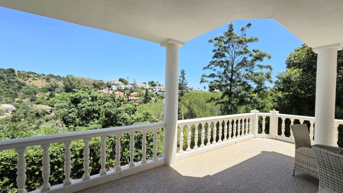 Chalet de 4 habitaciones en Calahonda en venta con piscina - 1.239.000 € (Ref: 9548401)