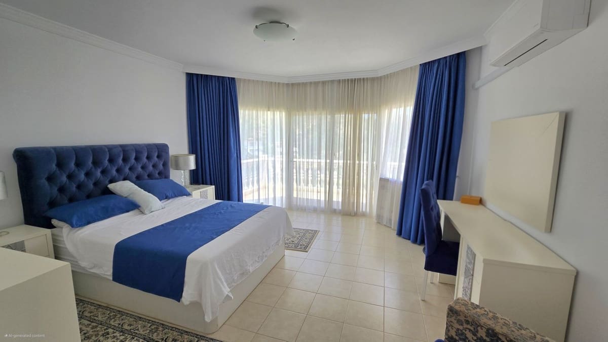Chalet de 4 habitaciones en Calahonda en venta con piscina - 1.239.000 € (Ref: 9548401)