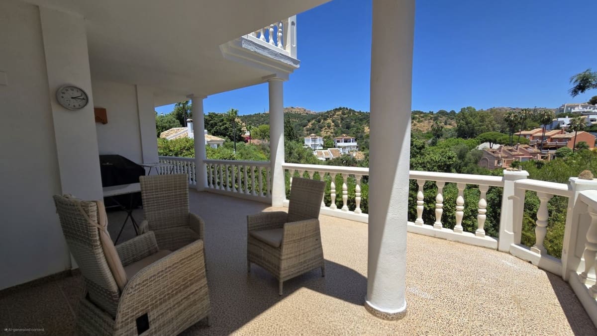 Chalet de 4 habitaciones en Calahonda en venta con piscina - 1.239.000 € (Ref: 9548401)