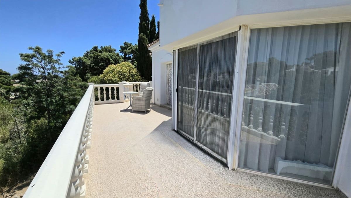 Chalet de 4 habitaciones en Calahonda en venta con piscina - 1.239.000 € (Ref: 9548401)