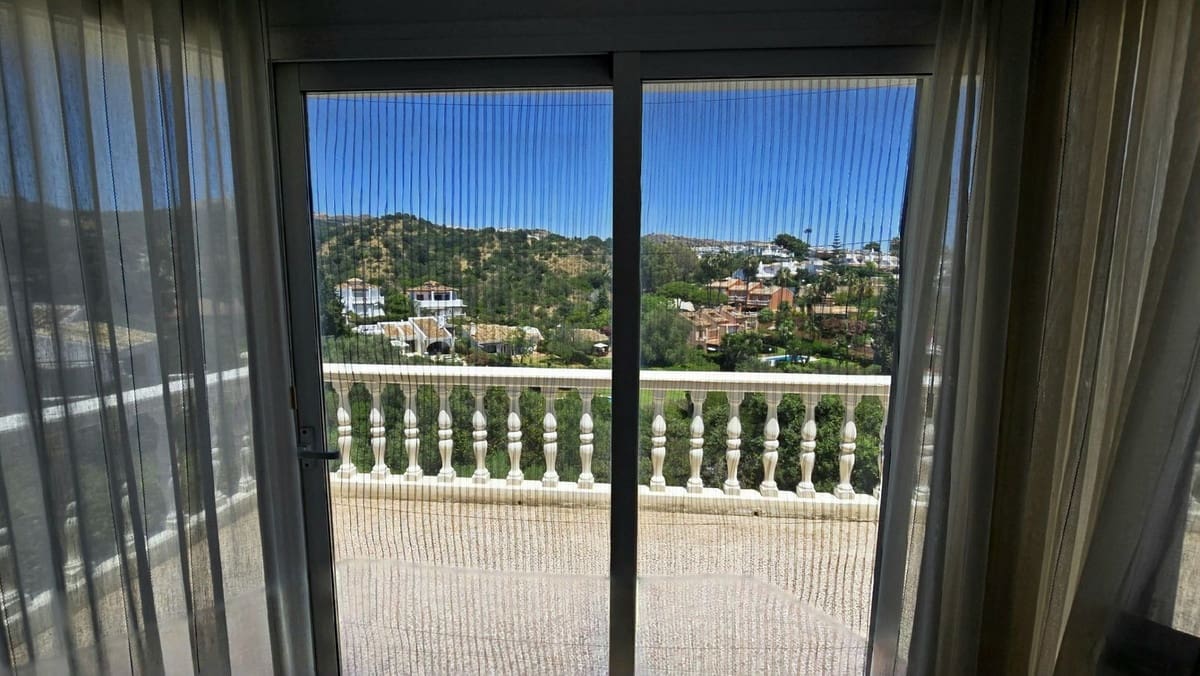 Chalet de 4 habitaciones en Calahonda en venta con piscina - 1.239.000 € (Ref: 9548401)
