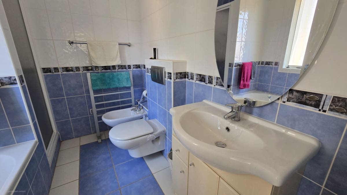 Chalet de 4 habitaciones en Calahonda en venta con piscina - 1.239.000 € (Ref: 9548401)