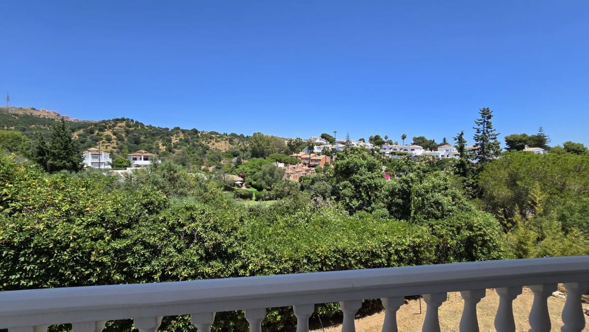 Chalet de 4 habitaciones en Calahonda en venta con piscina - 1.239.000 € (Ref: 9548401)