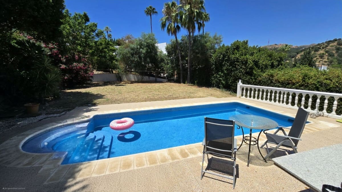 Chalet de 4 habitaciones en Calahonda en venta con piscina - 1.239.000 € (Ref: 9548401)