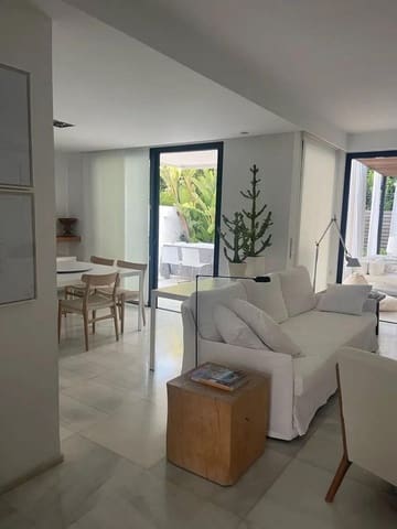 6 soverom Kjedet enebolig til salgs i San Pedro de Alcántara Pueblo, Marbella med svømmebasseng - € 1 395 000 (Ref: 9548402)