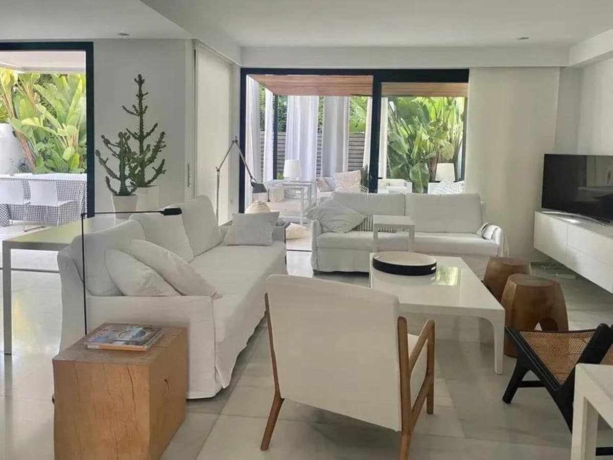 6 sovrum Semi-fristående Villa till salu i San Pedro de Alcantara med pool - 1 395 000 € (Ref: 9548402)