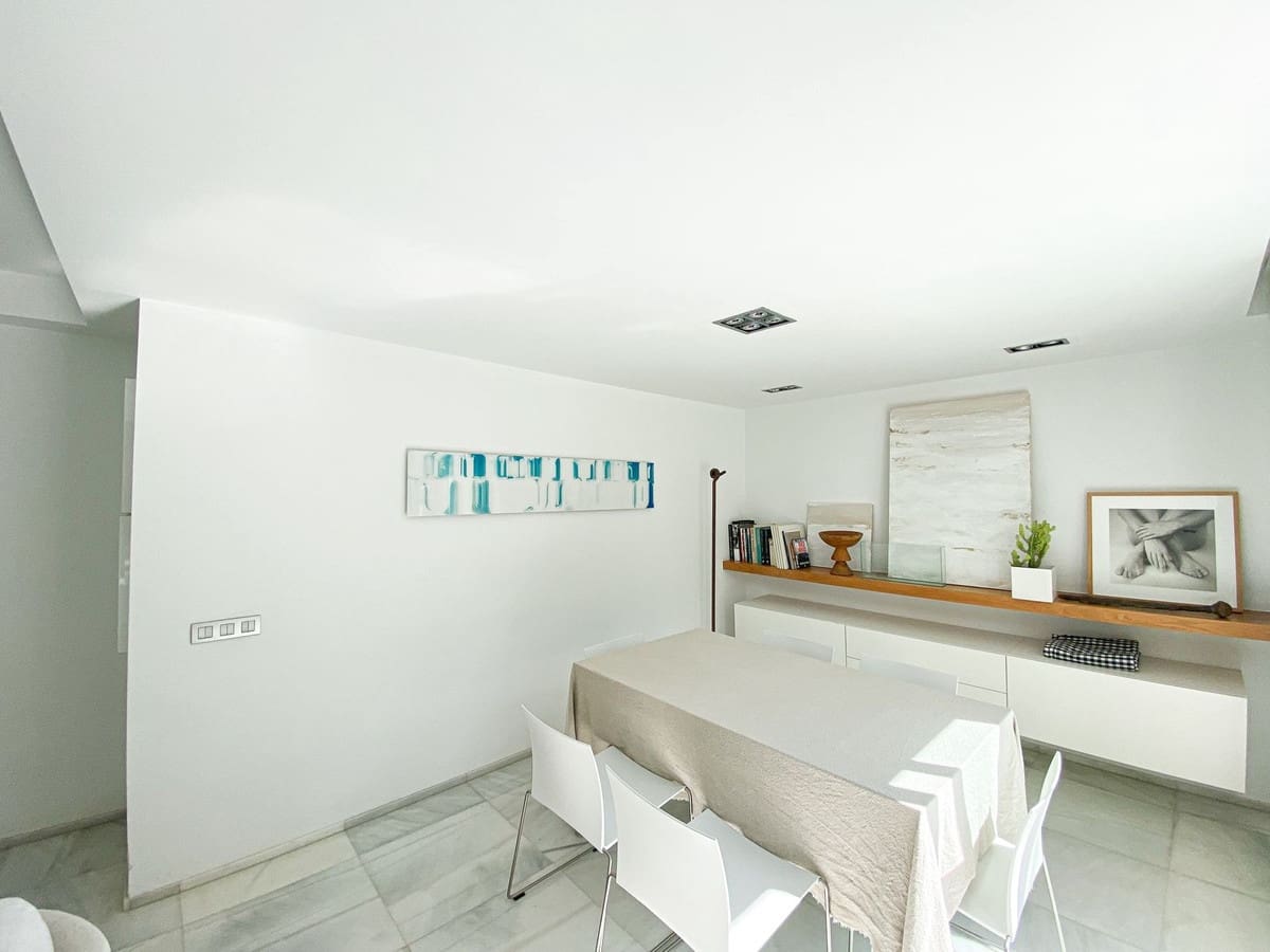 6 bedroom Semi-detached Villa for sale in San Pedro de Alcantara with pool garage - € 1,395,000 (Ref: 9548402)