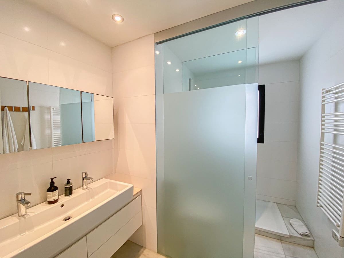 6 bedroom Semi-detached Villa for sale in San Pedro de Alcantara with pool garage - € 1,395,000 (Ref: 9548402)