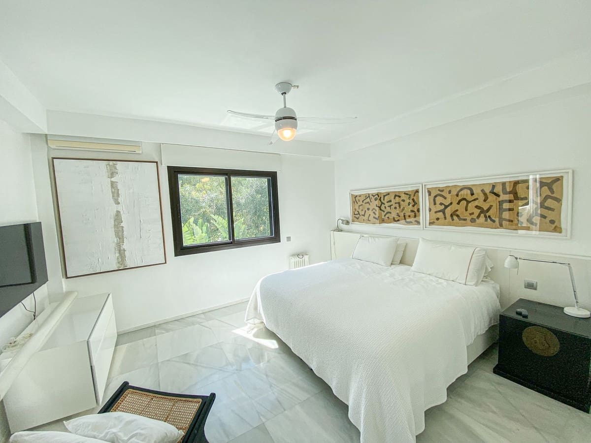 6 bedroom Semi-detached Villa for sale in San Pedro de Alcantara with pool garage - € 1,395,000 (Ref: 9548402)