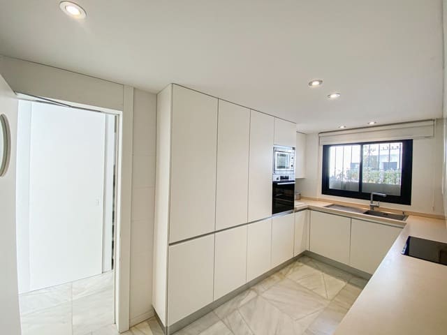 6 makuuhuone Paritalo myytävänä paikassa San Pedro de Alcántara Pueblo, Marbella mukana uima-altaan 
autotalli - 1 395 000 € (Ref: 9548402)