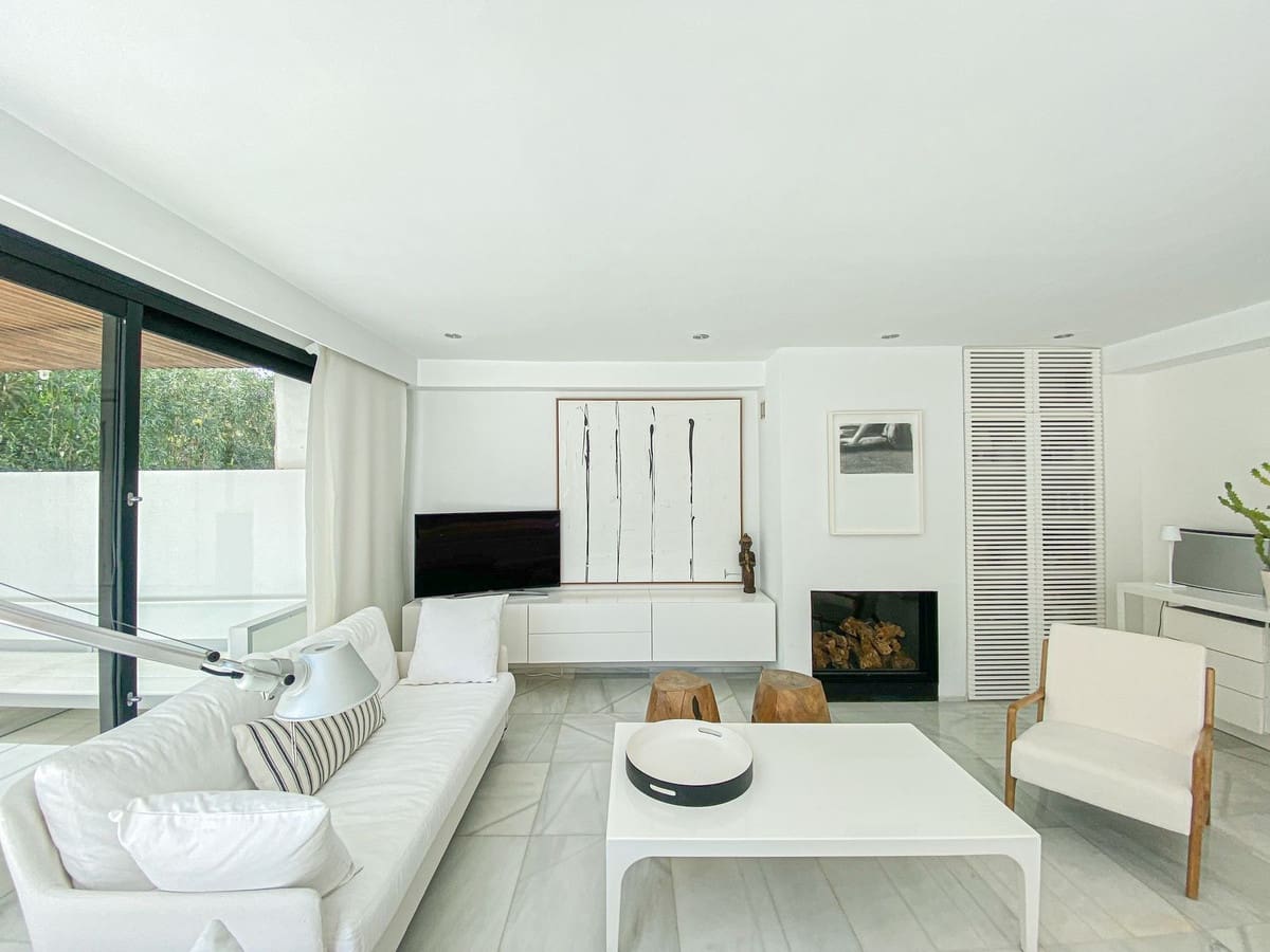 6 bedroom Semi-detached Villa for sale in San Pedro de Alcantara with pool garage - € 1,395,000 (Ref: 9548402)