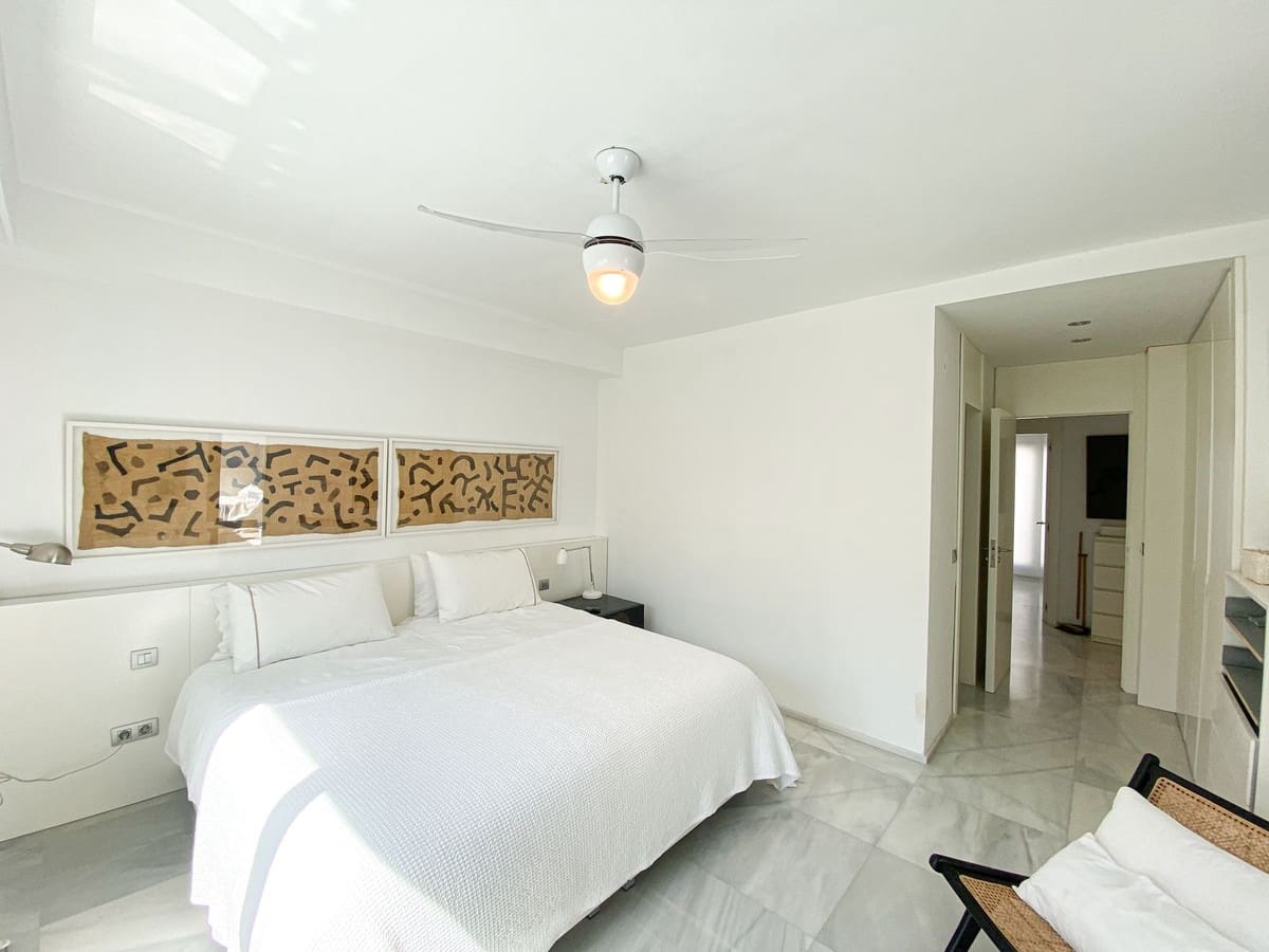 6 bedroom Semi-detached Villa for sale in San Pedro de Alcantara with pool garage - € 1,395,000 (Ref: 9548402)