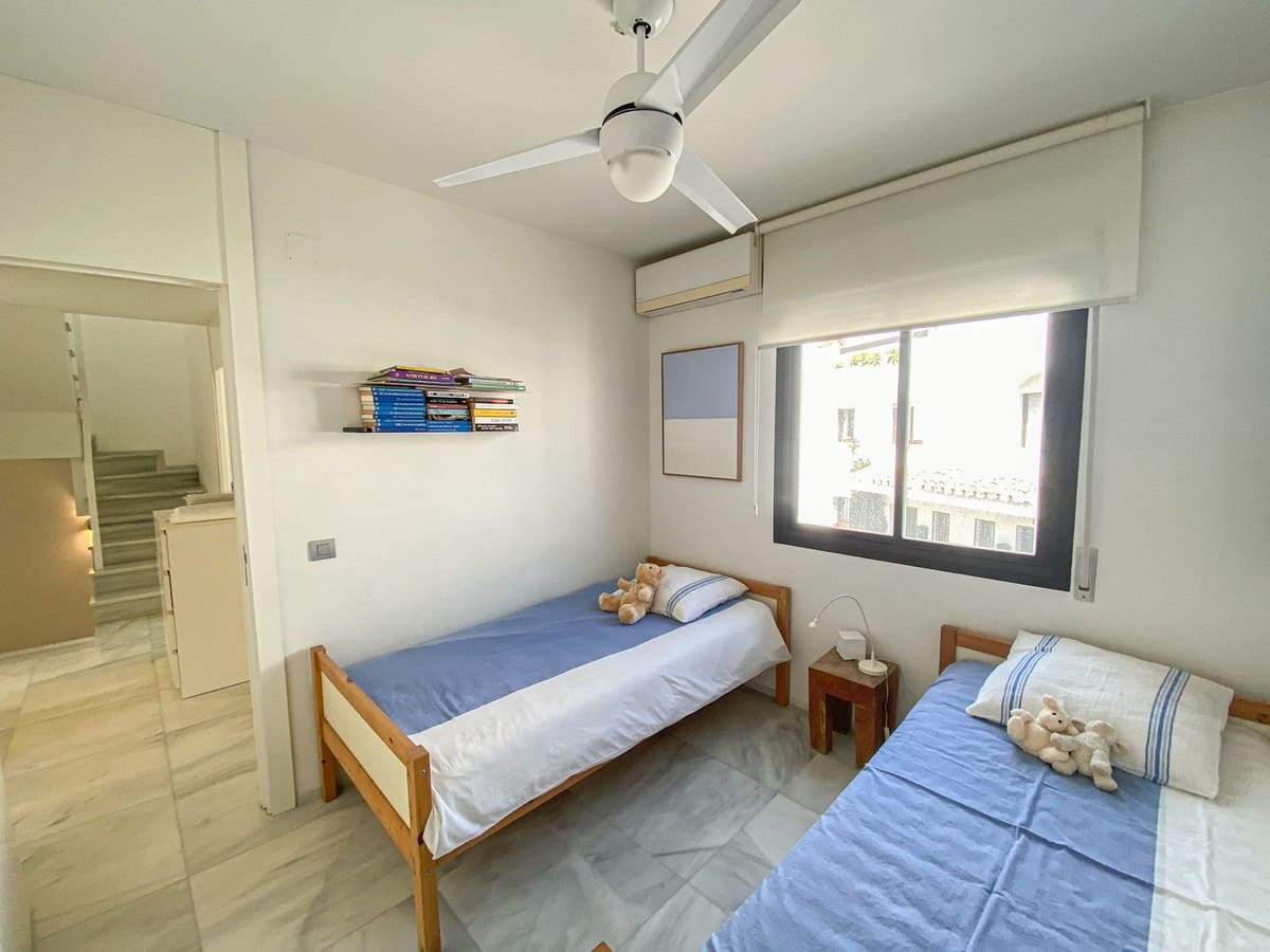 6 bedroom Semi-detached Villa for sale in San Pedro de Alcantara with pool garage - € 1,395,000 (Ref: 9548402)