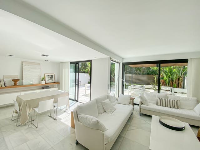 6 makuuhuone Paritalo myytävänä paikassa San Pedro de Alcántara Pueblo, Marbella mukana uima-altaan 
autotalli - 1 395 000 € (Ref: 9548402)