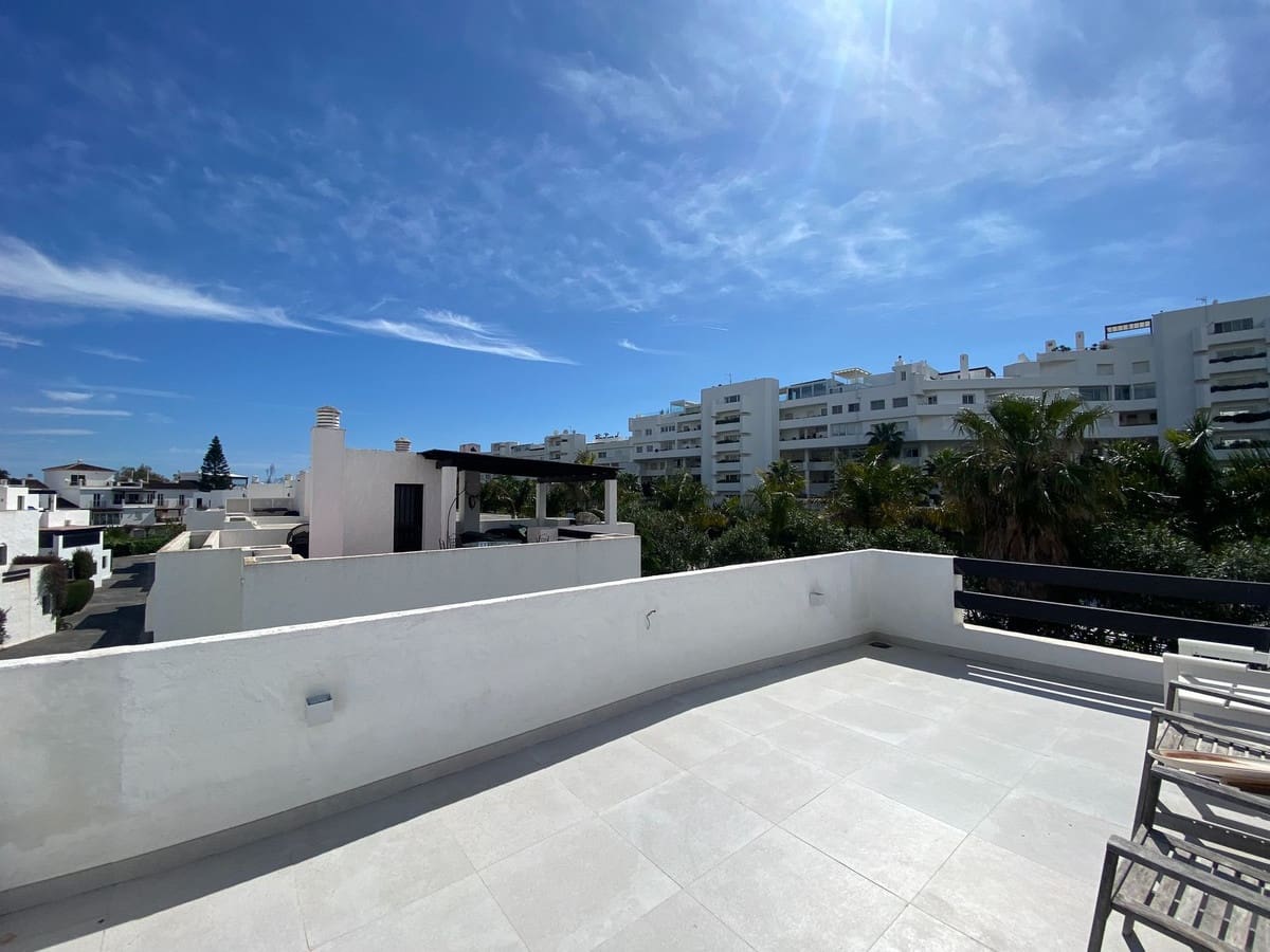 6 bedroom Semi-detached Villa for sale in San Pedro de Alcantara with pool garage - € 1,395,000 (Ref: 9548402)