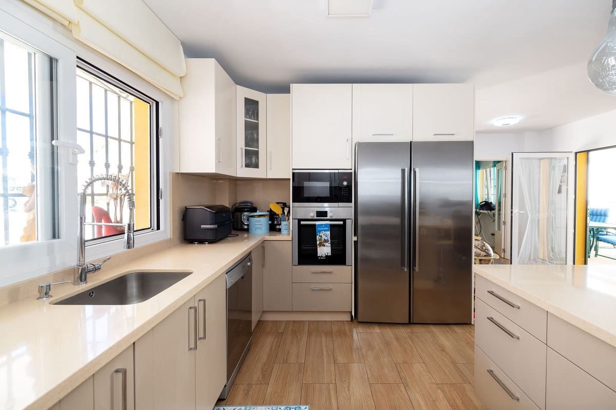 Casa de 5 habitaciones en San Pedro de Alcantara en venta - 885.000 € (Ref: 9551844)