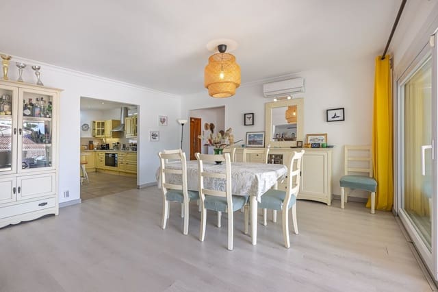 5 bedroom Villa for sale in Sotogrande Costa, San Roque with pool - € 1,185,000 (Ref: 9551845)