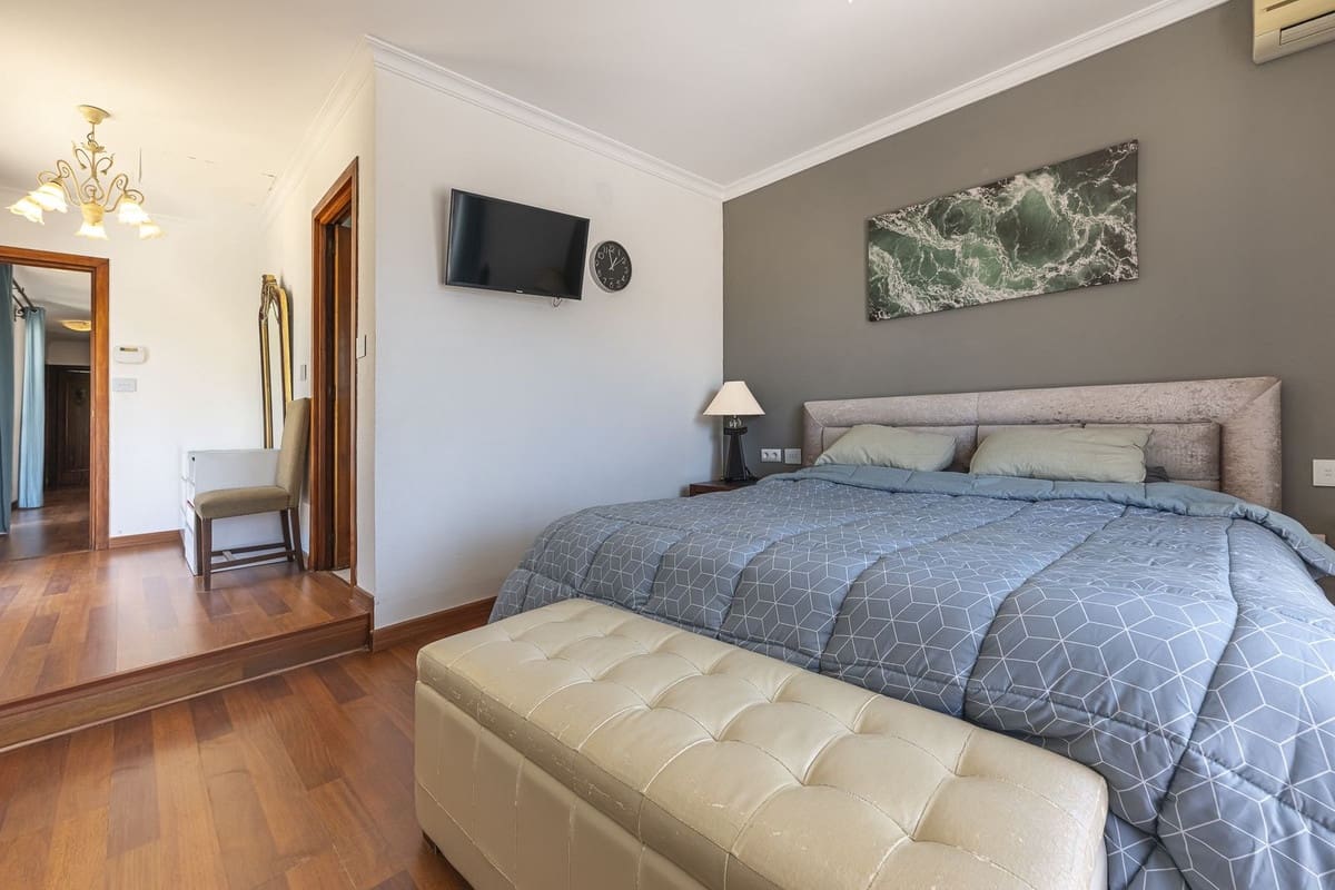 5 bedroom Villa for sale in Sotogrande with pool - € 1,185,000 (Ref: 9551845)