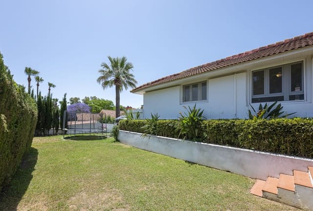 5 bedroom Villa for sale in Sotogrande Costa, San Roque with pool - € 1,185,000 (Ref: 9551845)