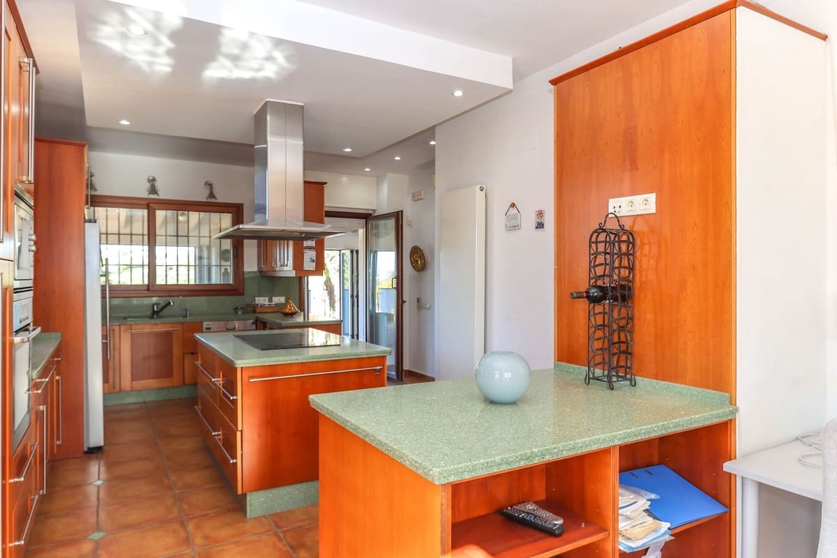 6 makuuhuone Huvila myytävänä paikassa Alhaurin el Grande mukana uima-altaan - 1 445 000 € (Ref: 9551848)