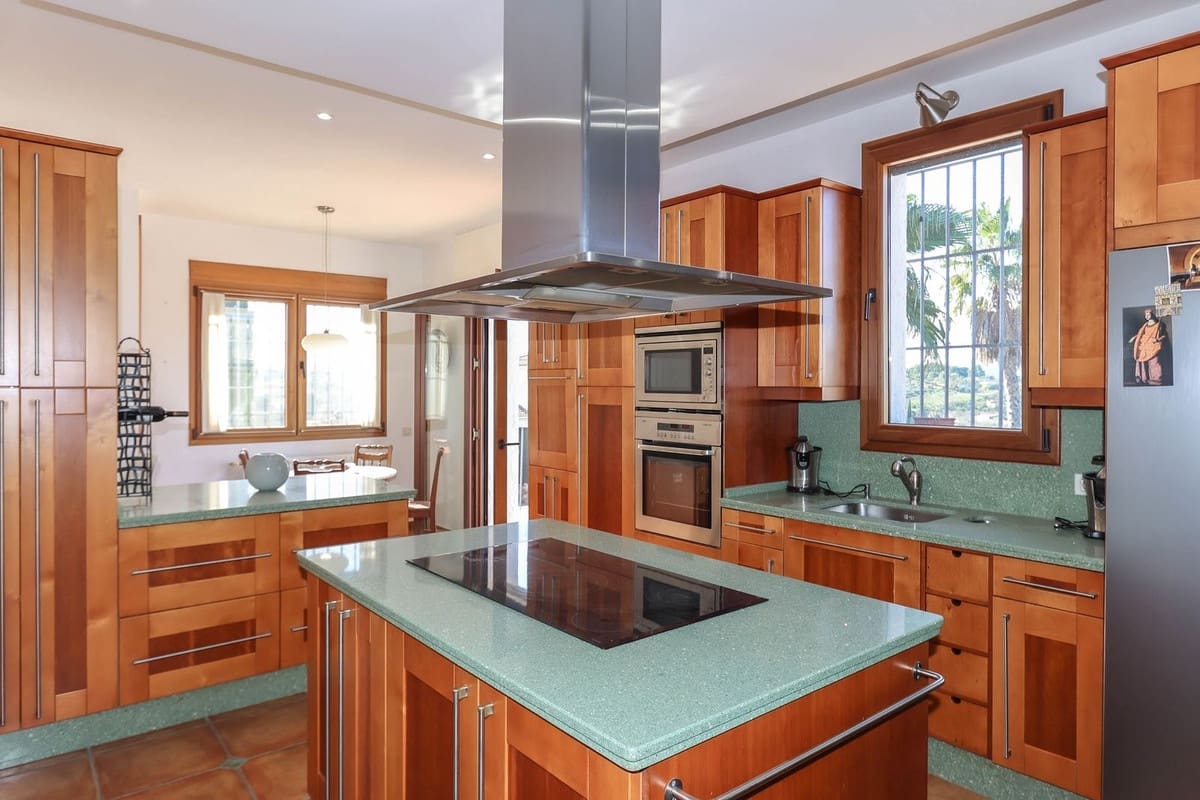 6 makuuhuone Huvila myytävänä paikassa Alhaurin el Grande mukana uima-altaan - 1 445 000 € (Ref: 9551848)