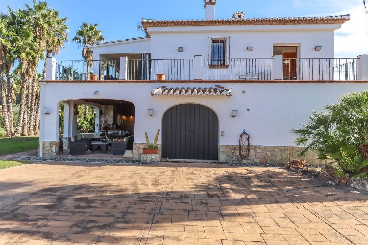 6 makuuhuone Huvila myytävänä paikassa Alhaurin el Grande mukana uima-altaan - 1 445 000 € (Ref: 9551848)