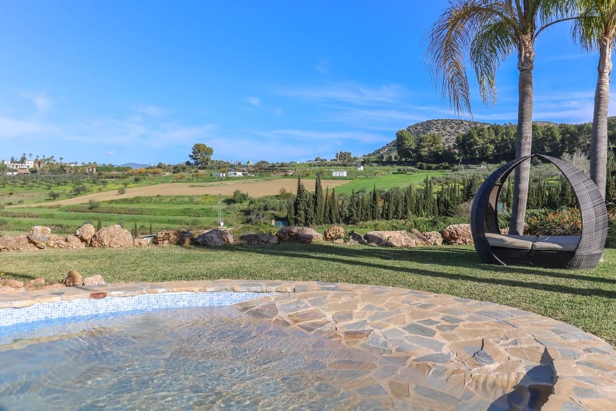 6 makuuhuone Huvila myytävänä paikassa Alhaurin el Grande mukana uima-altaan - 1 445 000 € (Ref: 9551848)