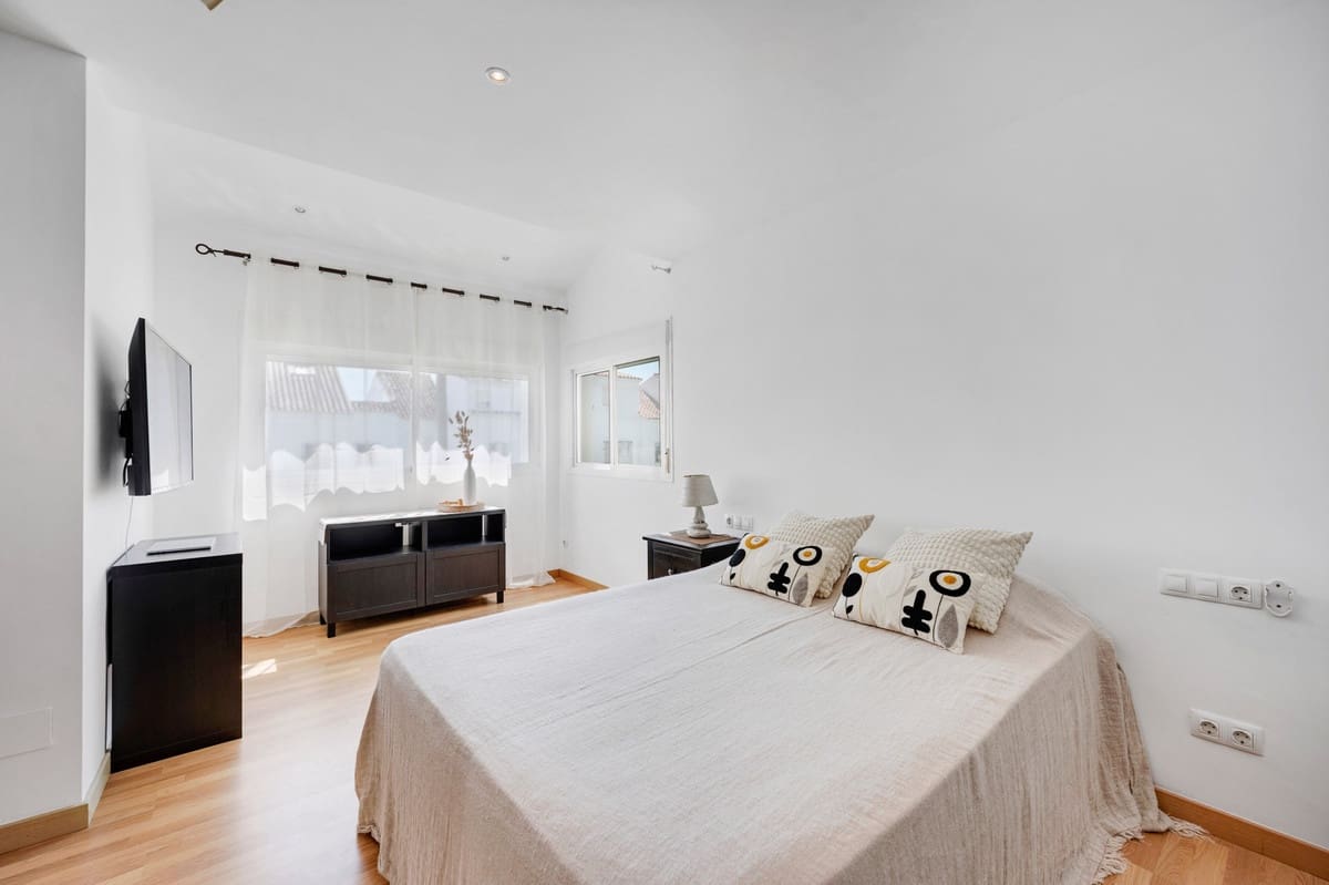 4 soverom Hus til salgs i El Rosario med svømmebasseng - € 879 000 (Ref: 9556014)