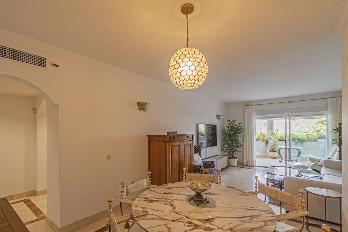 Apartamento de 2 habitaciones en Golden Mile en venta con piscina garaje - 925.000 € (Ref: 9556016)