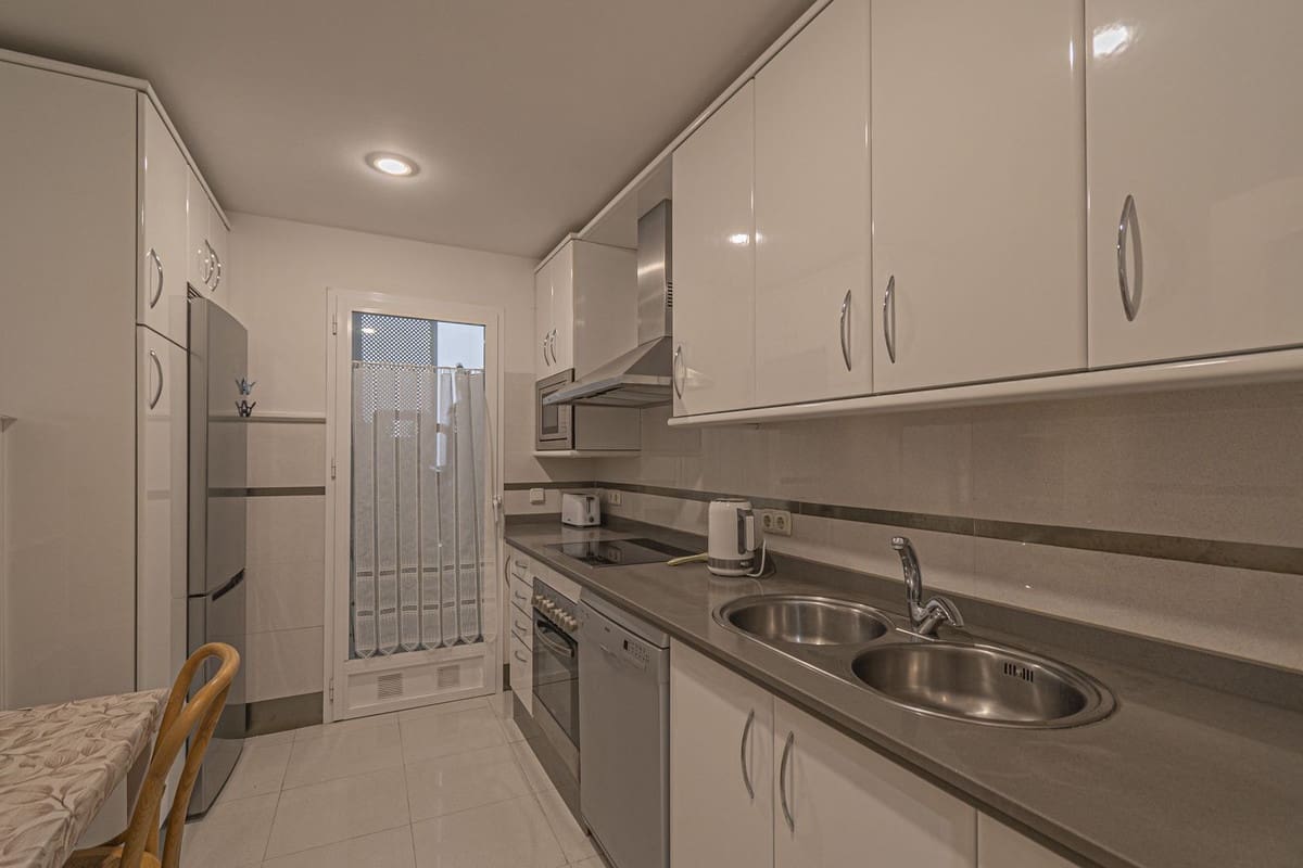 Apartamento de 2 habitaciones en Golden Mile en venta con piscina garaje - 925.000 € (Ref: 9556016)