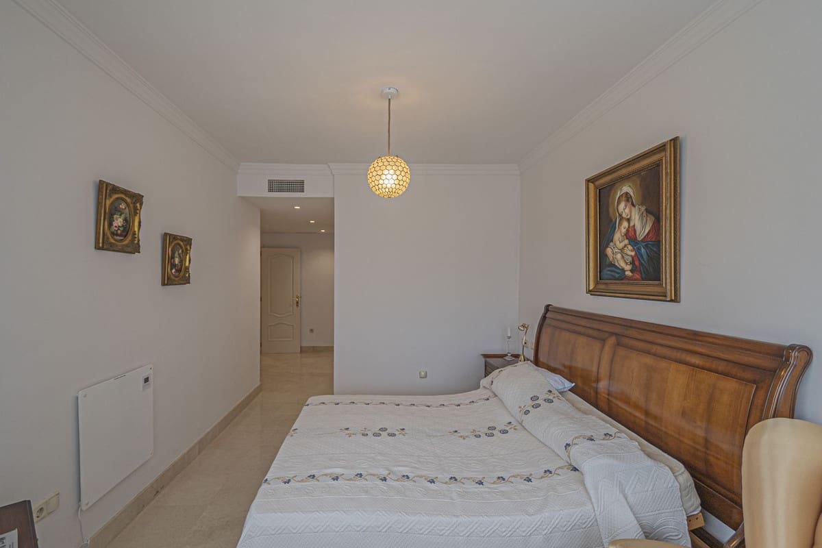 Apartamento de 2 habitaciones en Golden Mile en venta con piscina garaje - 925.000 € (Ref: 9556016)