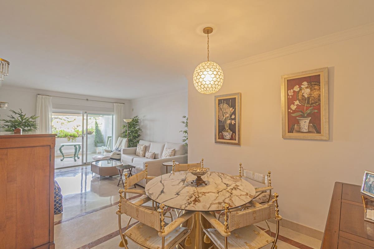 Apartamento de 2 habitaciones en Golden Mile en venta con piscina garaje - 925.000 € (Ref: 9556016)