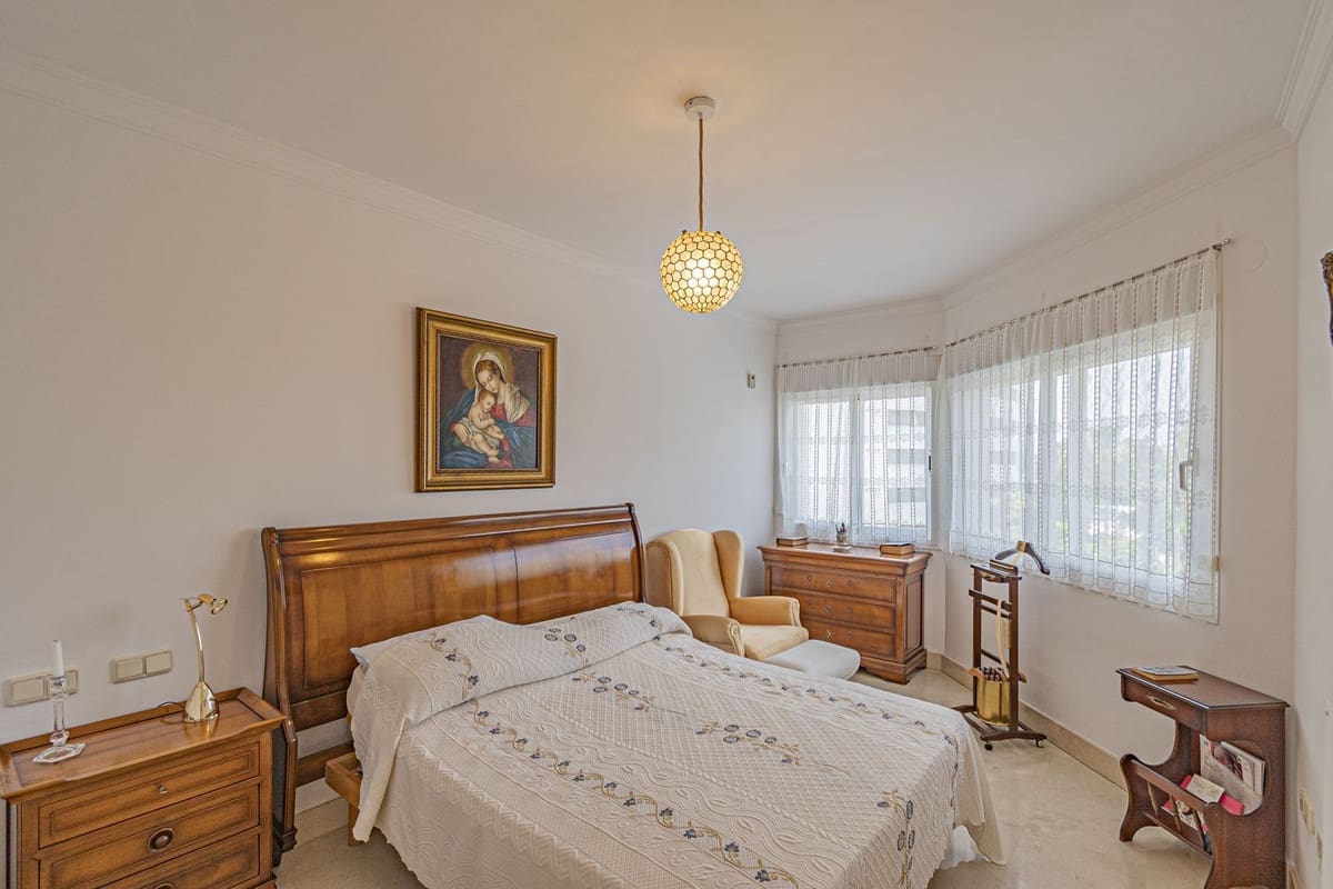 Apartamento de 2 habitaciones en Golden Mile en venta con piscina garaje - 925.000 € (Ref: 9556016)