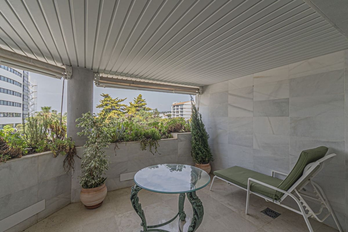 Apartamento de 2 habitaciones en Golden Mile en venta con piscina garaje - 925.000 € (Ref: 9556016)