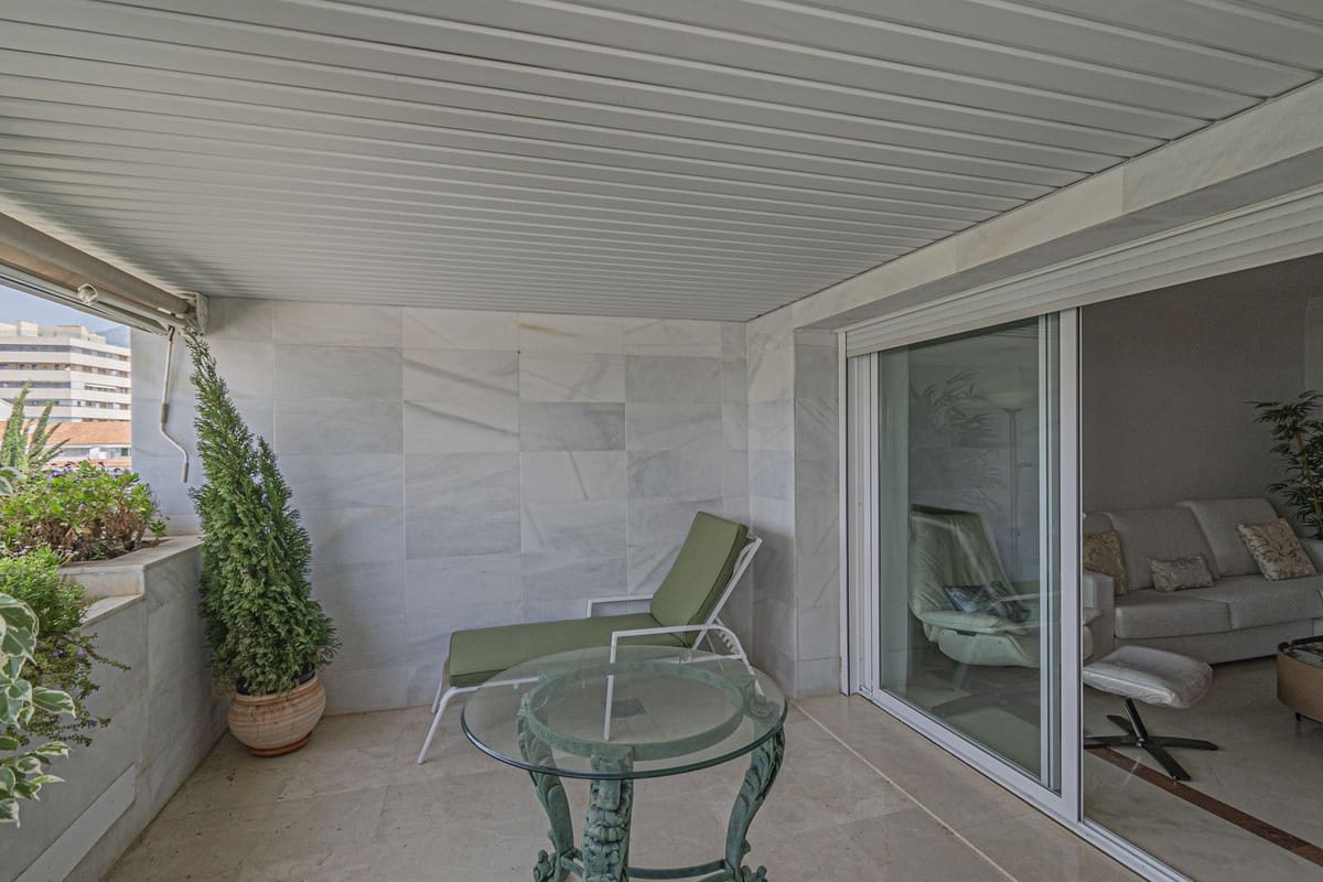 Apartamento de 2 habitaciones en Golden Mile en venta con piscina garaje - 925.000 € (Ref: 9556016)