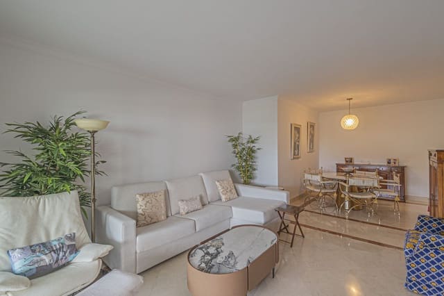 Apartamento de 2 habitaciones en Golden Mile, Marbella en venta con piscina garaje - 925.000 € (Ref: 9556016)