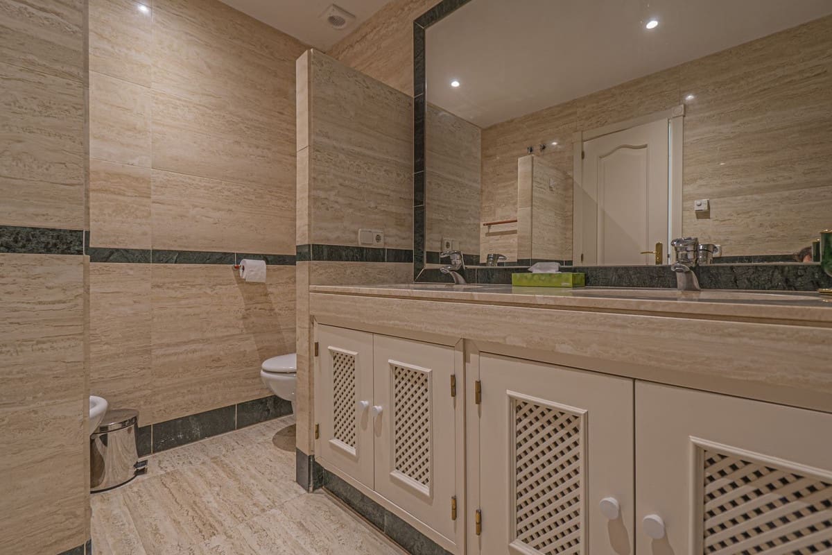 Apartamento de 2 habitaciones en Golden Mile en venta con piscina garaje - 925.000 € (Ref: 9556016)