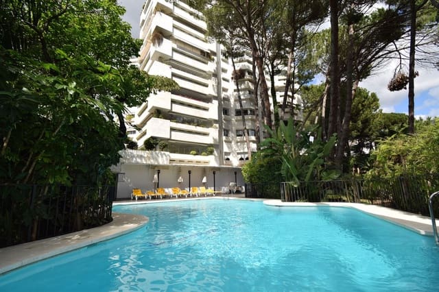 Apartamento de 2 habitaciones en Golden Mile, Marbella en venta con piscina garaje - 925.000 € (Ref: 9556016)