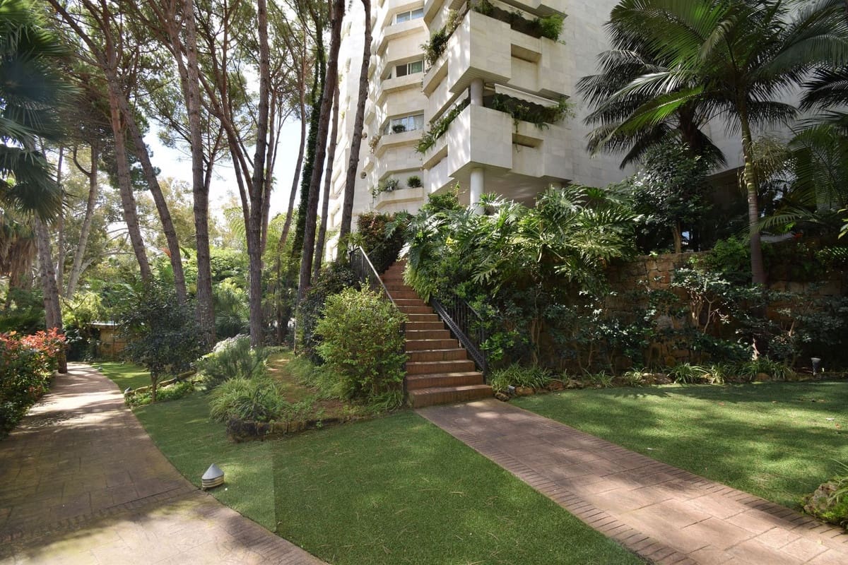 Apartamento de 2 habitaciones en Golden Mile en venta con piscina garaje - 925.000 € (Ref: 9556016)
