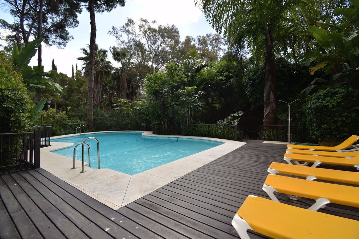 Apartamento de 2 habitaciones en Golden Mile en venta con piscina garaje - 925.000 € (Ref: 9556016)