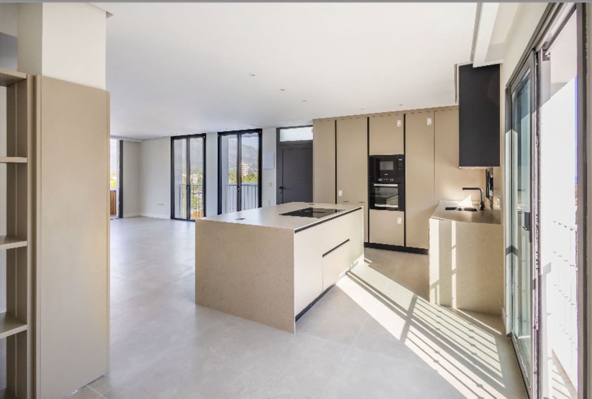 2 sypialnia Penthouse na sprzedaż w Nueva Andalucia z basenem - 990 000 € (Ref: 9556017)