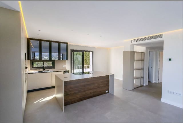 2 bedroom Penthouse for sale in La Dama de Noche - La Alzambra, Marbella with pool - € 990,000 (Ref: 9556017)