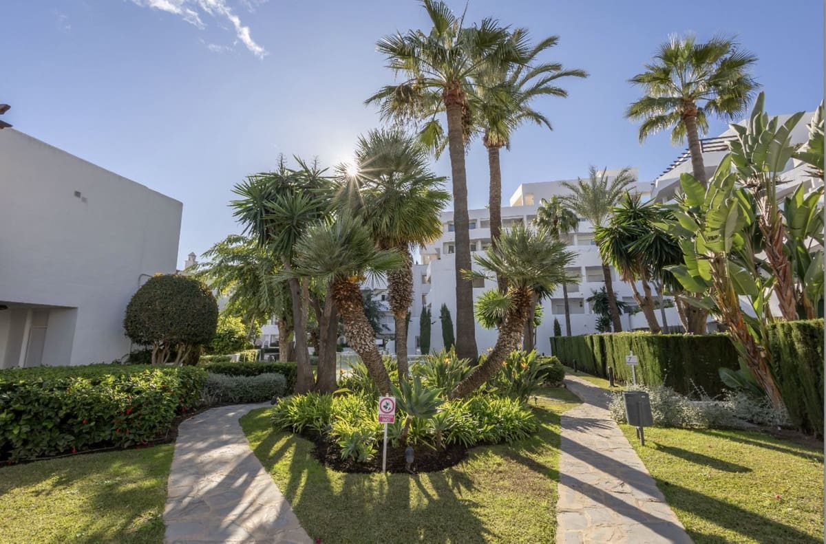 2 sypialnia Penthouse na sprzedaż w Nueva Andalucia z basenem - 990 000 € (Ref: 9556017)