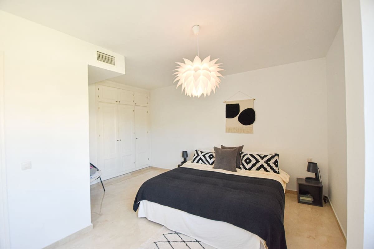 Casa de 4 habitaciones en San Pedro de Alcantara en venta con piscina - 995.000 € (Ref: 9556018)