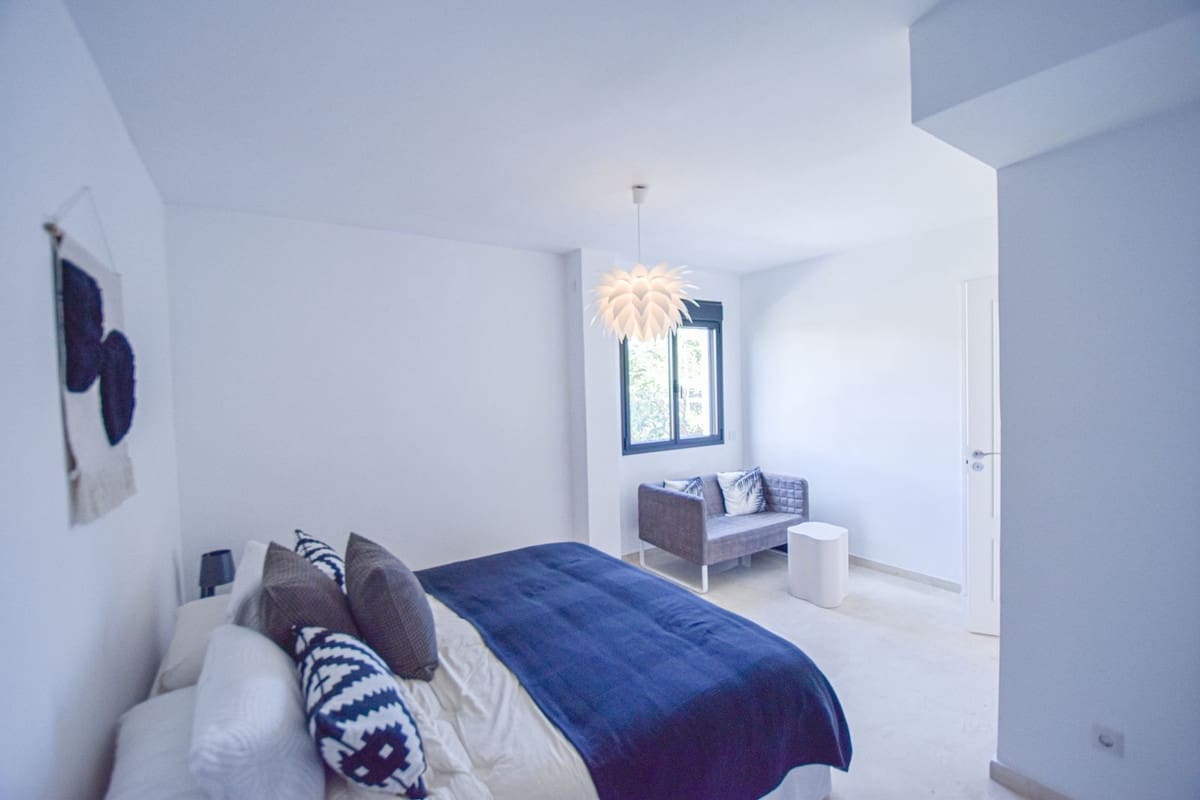 Casa de 4 habitaciones en San Pedro de Alcantara en venta con piscina - 995.000 € (Ref: 9556018)